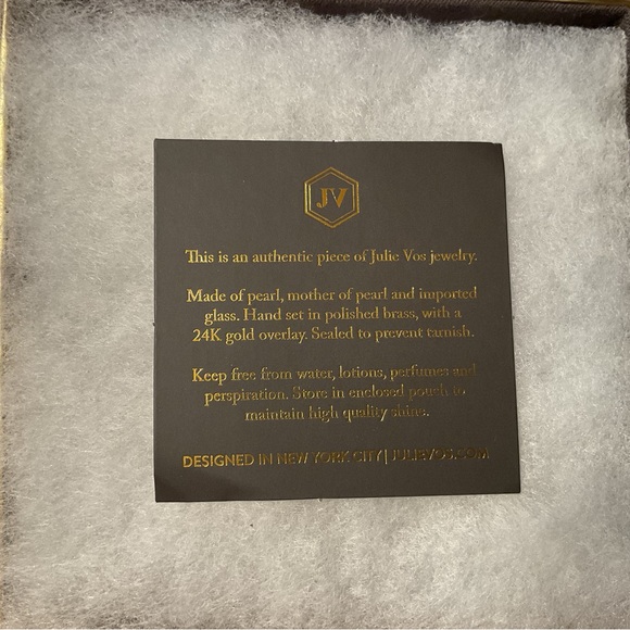 JULIE VOS Catalina Stone Hinge Bangle in Mother of Pearl - Picture 6 of 7